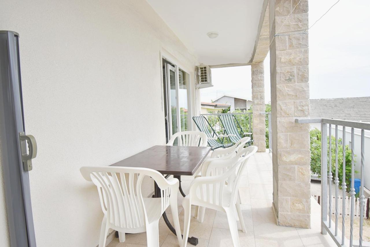 Apartmani Solis Vir Εξωτερικό φωτογραφία